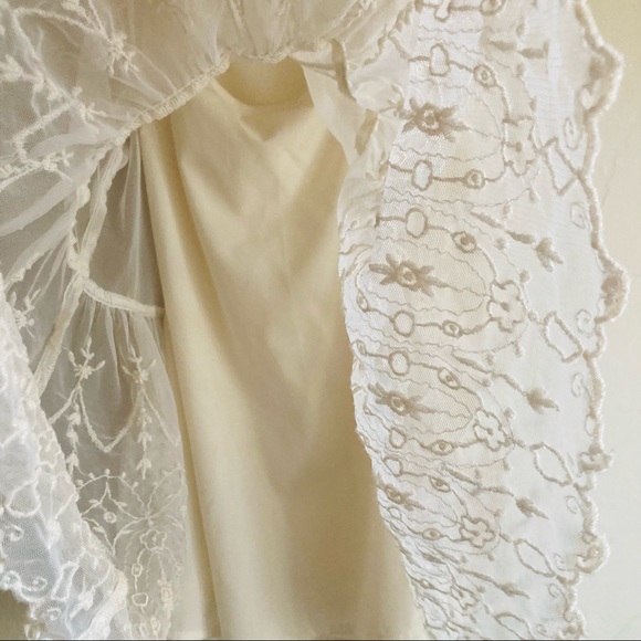 Hollister • Sheer Tulle Flowy Cream Tank Top with Camisole - Picture 6 of 9